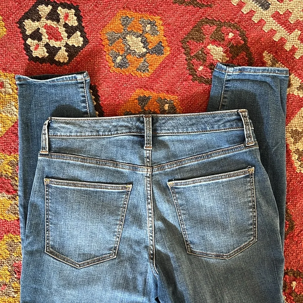 Universal Thread Women’s Jeans - Picture 4 of 5